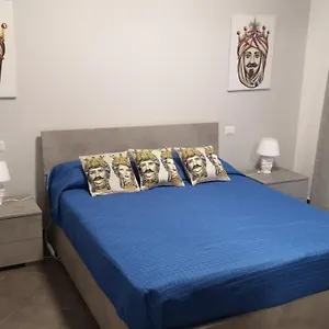 https://holiday-house-giardini-naxos-98035.sicilyhotelsitaly.net